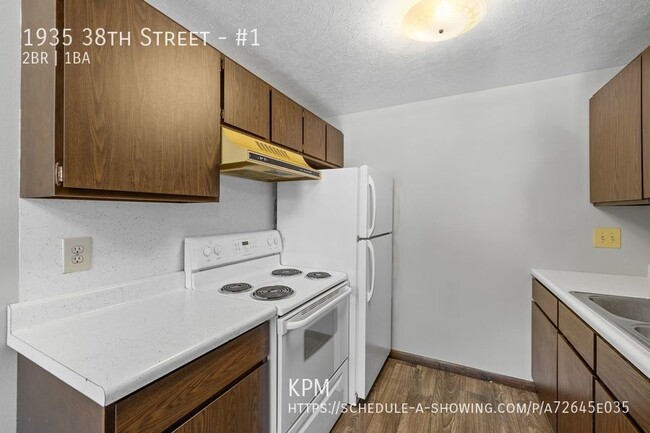 Building Photo - 2 BEDROOM | 1 BATH | MAIN LEVEL APARTMENT ...