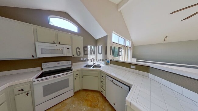 Building Photo - Beautiful 2 Bd 2 Ba Condo at Silvertide Bear Brand