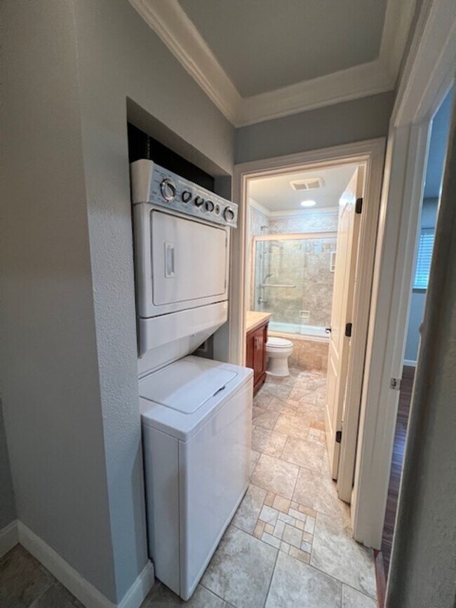 Building Photo - Beautiful 3 Bedroom and 1.5 Bathroom Condo $2,195.00 Available Now