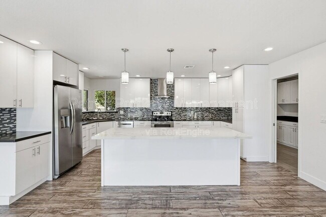 Building Photo - 207 E El Caminito Dr