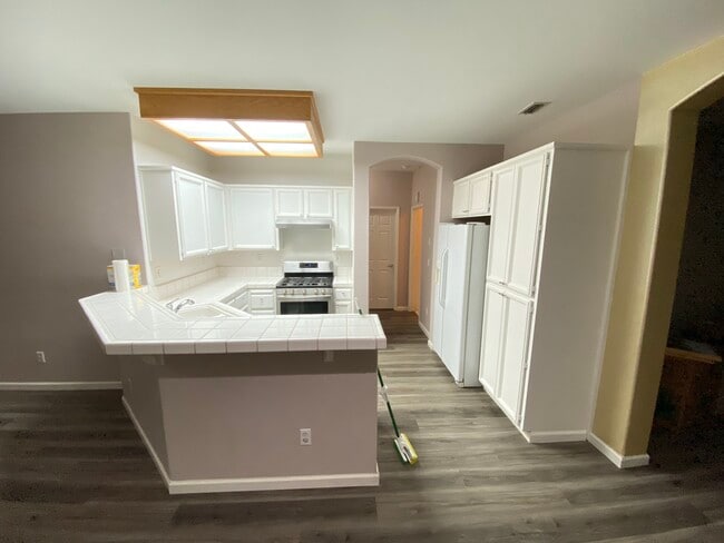 Building Photo - 9225 Sweetdale Ct