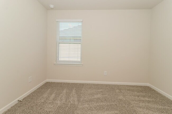 Building Photo - 512 Magnolia Dr