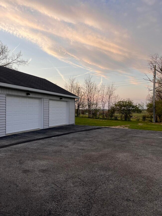 Building Photo - 185 Cummins Ferry Rd