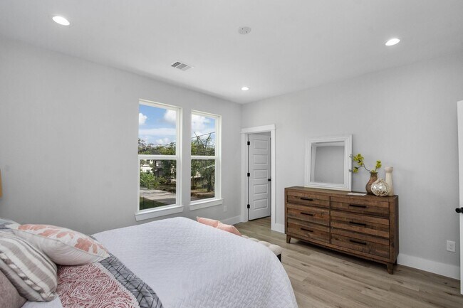 Building Photo - 2105 Sam Wilson St