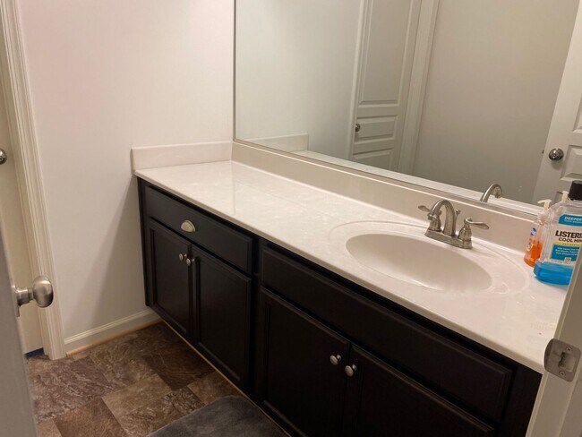 Building Photo - Welcome home to this beautiful 4-bedroom h...