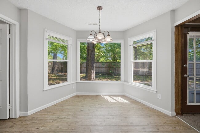 Building Photo - 3 BEDROOM RANCH HOME WITH GARAGE FOR RENT IN CENTRAL VIRGINIA BEACH!