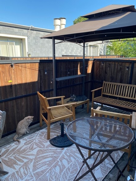 Balcony - 513 W Lookout Dr