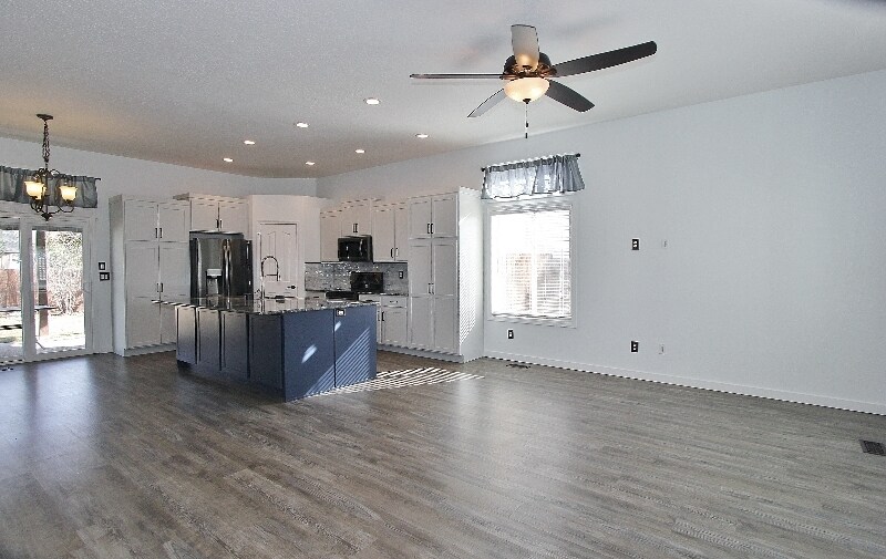 Building Photo - 1904 N Duck Hawk Ave