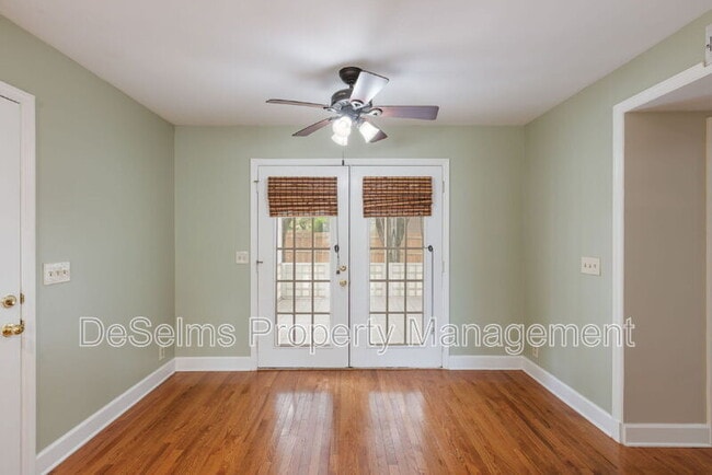 Building Photo - 5120 English Village Dr