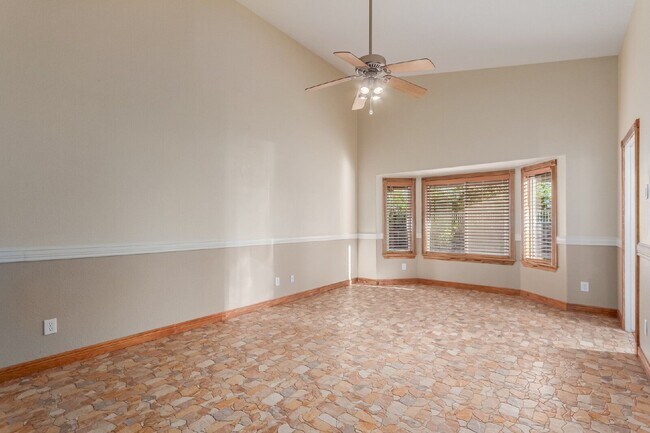 Building Photo - 12717 W Windsor Ave