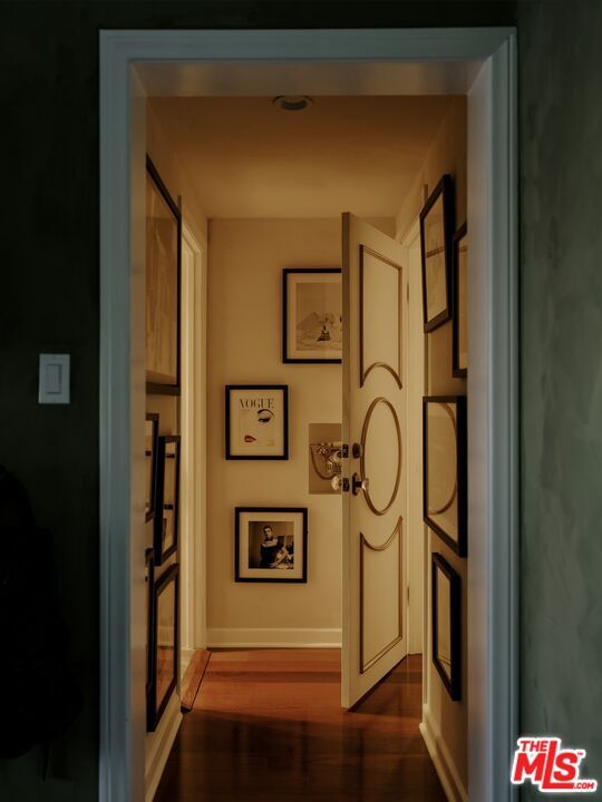 Building Photo - 1219 Sunset Plaza Dr Dr