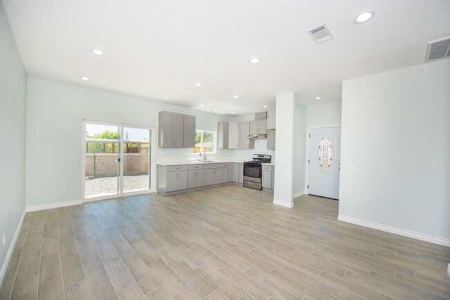 Building Photo - Brand New Home