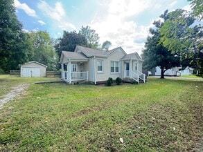 Building Photo - FOR LEASE- 2 BED 1 BATH ON HICKORY RIDGE RD!
