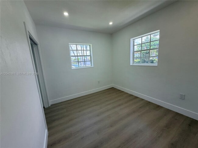 Building Photo - 1525 SW 76th Ct