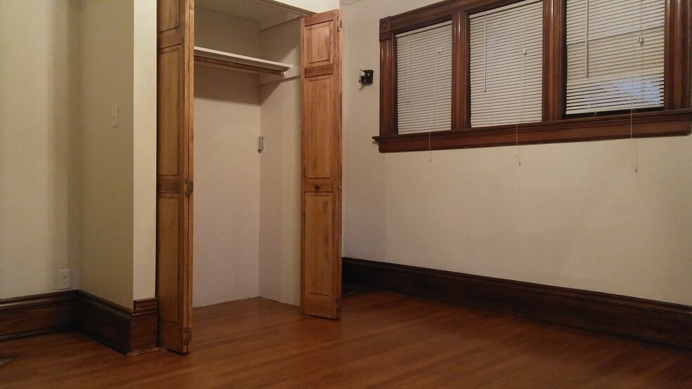 Bedroom - 1562 E Irving Plz