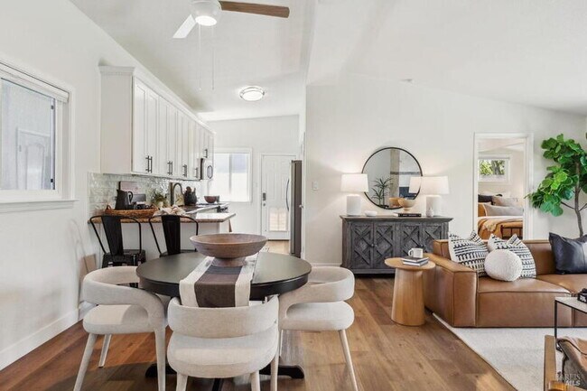 Building Photo - 53 Labrea Way