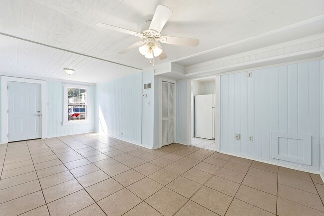 Building Photo - 228 Oleander St