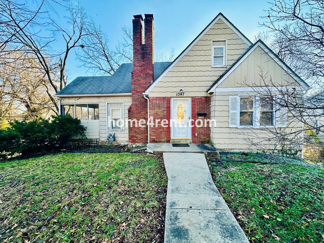 Building Photo - Featuring Wood Floors, SS Appliances, Upda...