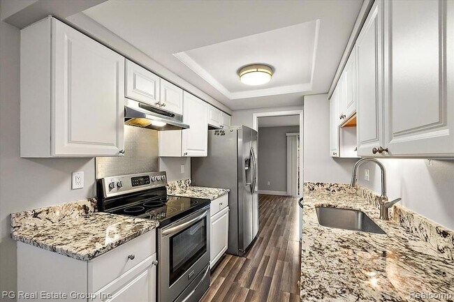 Building Photo - 1432 Oakbrook E Dr