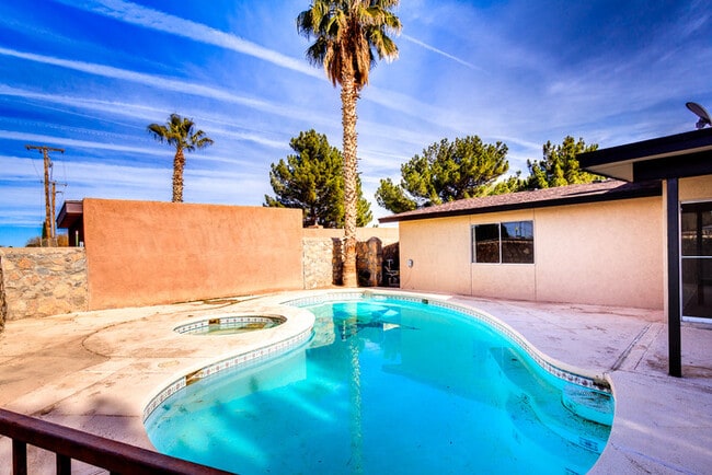 Building Photo - Upper Valley of West El Paso Rental Home