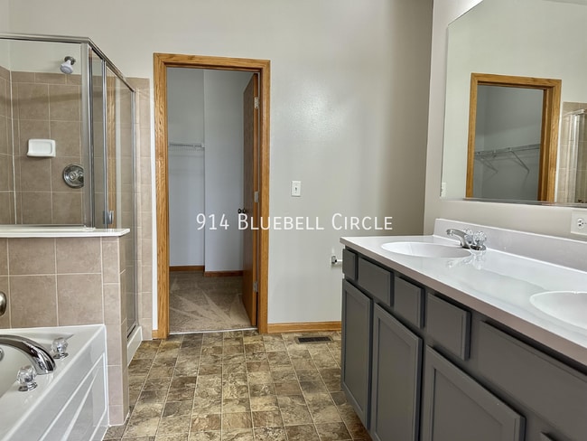 Building Photo - 914 Bluebell Cir