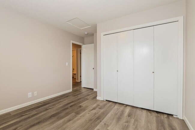 Building Photo - 4042 4480 W