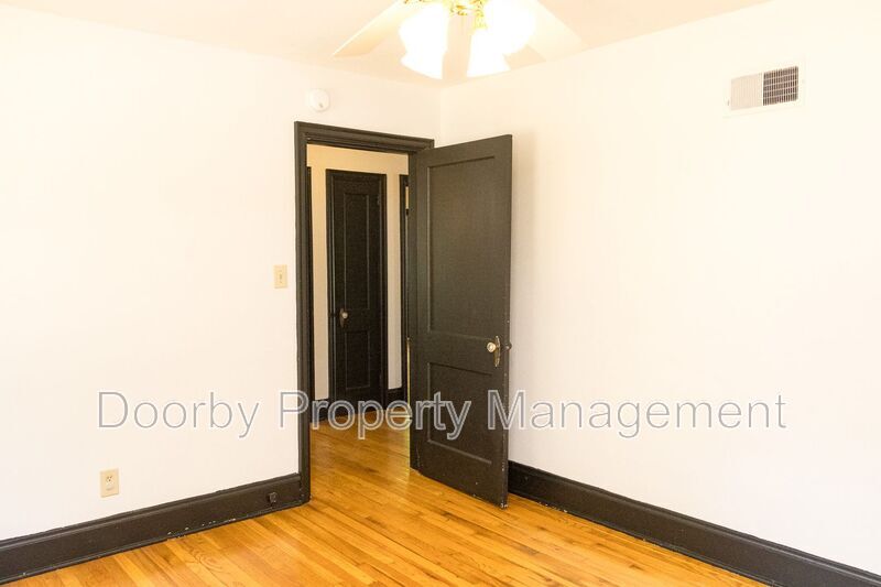 Building Photo - 219 Sequoia Dr