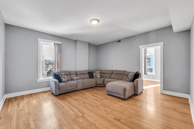 Building Photo - 3208 W Wabansia Ave