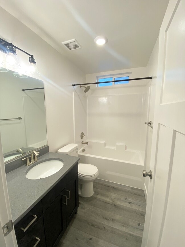 Building Photo - 3773 Ventura Ave