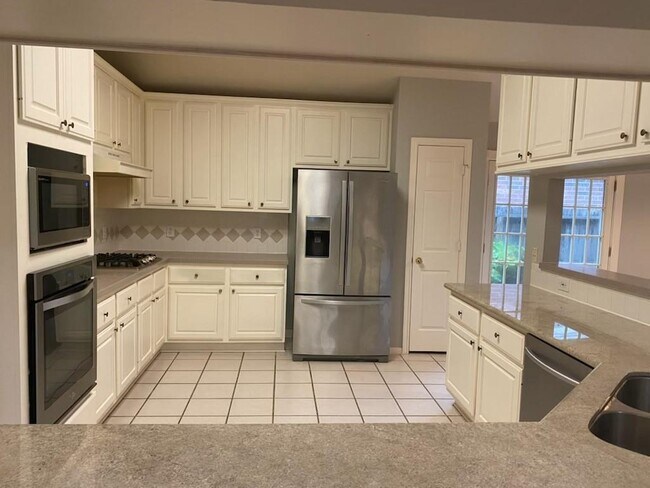Building Photo - 1206 Charlton Park Dr