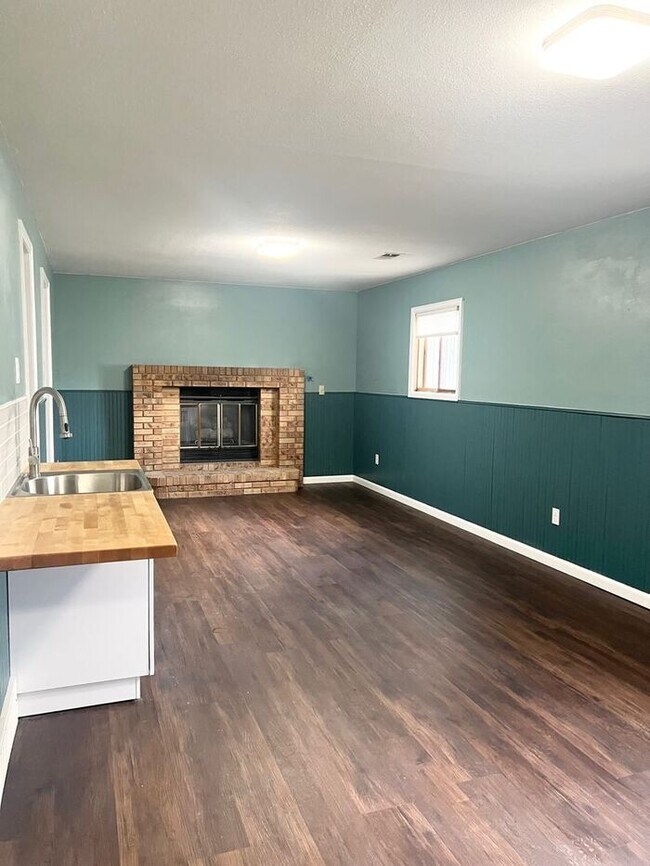 Building Photo - Gorgeous 4 bedroom, 2 bath Home with 2 car attached garage In NW Loveland, Colorado