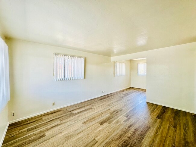 Building Photo - $400 Off Move In Special! Spacious 1 Bedro...