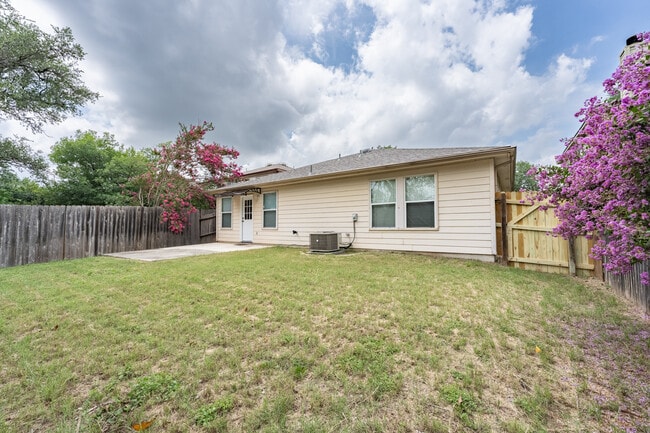 Building Photo - 3926 Privet Pl