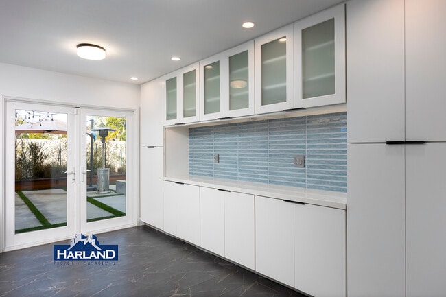 Building Photo - 4494 Benhurst Ave