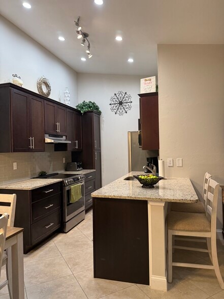 Building Photo - 5118 SW Courtyards Way