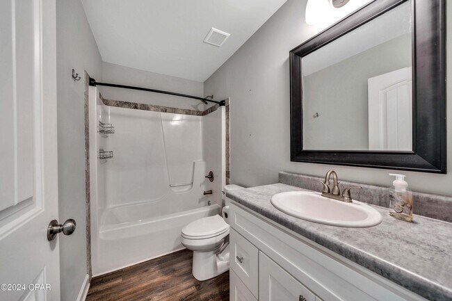 Building Photo - 205 Woodlawn Ct