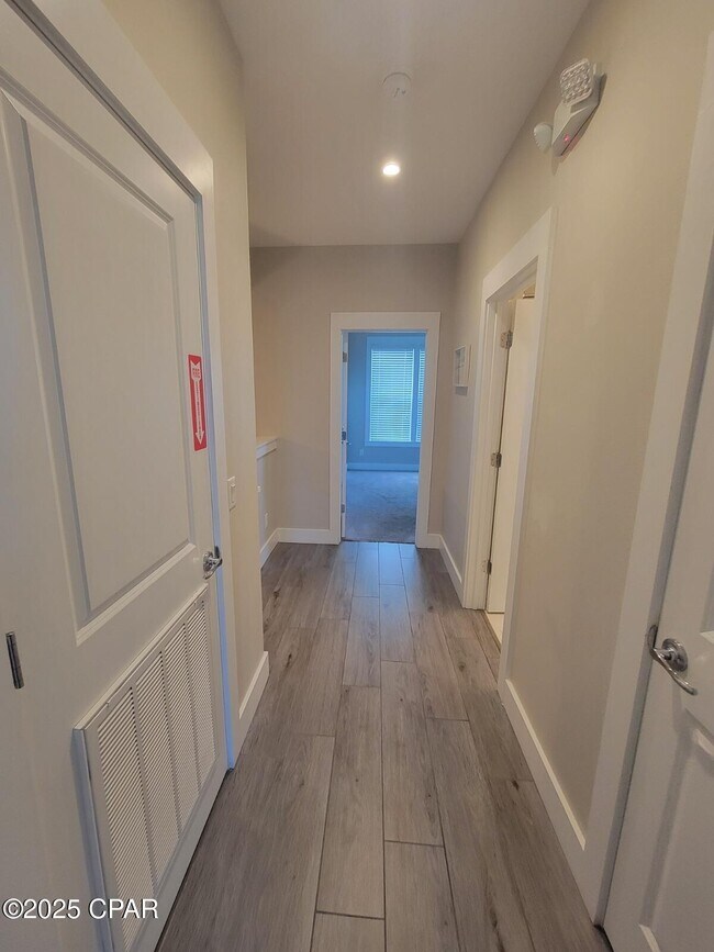 Building Photo - 100 Sea Breeze Cir