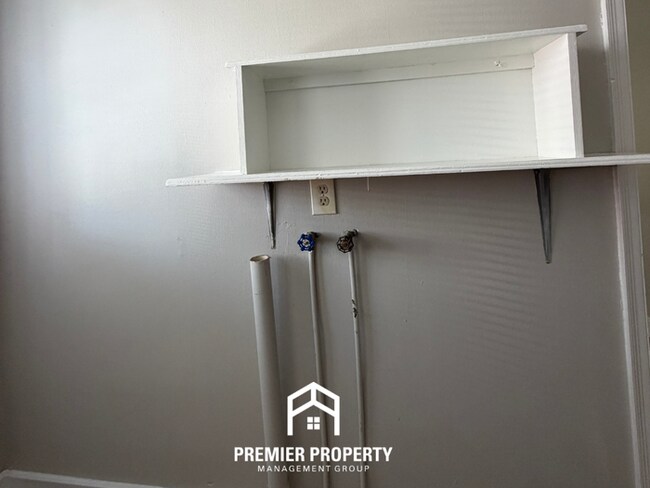 Building Photo - Cozy & Private 1BR/1BA Cottage | Fenced Yard & Washer/Dryer Included