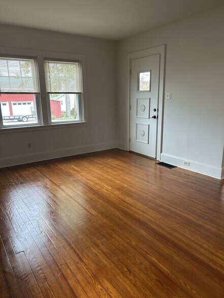 Building Photo - 9477 Highland Ave