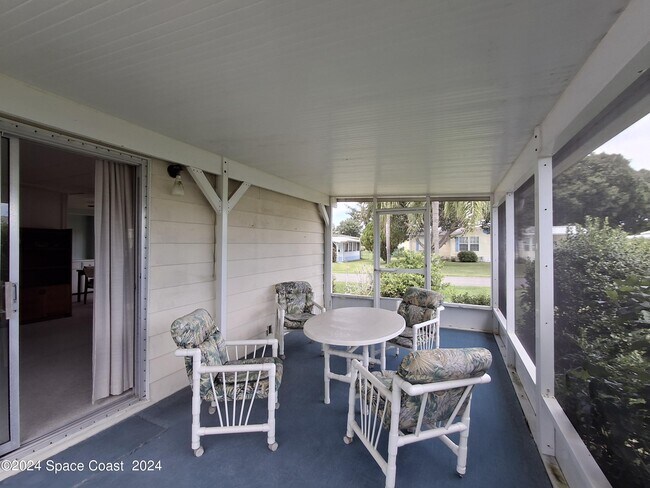 Building Photo - 909 Sequoia St