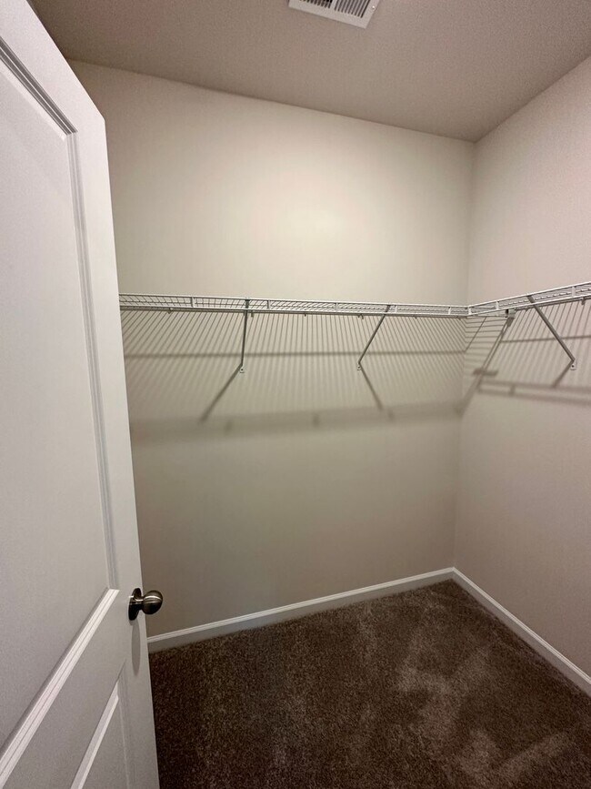 Building Photo - 4BR/3.5 Bath Townhouse in Prime Ballantyne Location; Great Schools