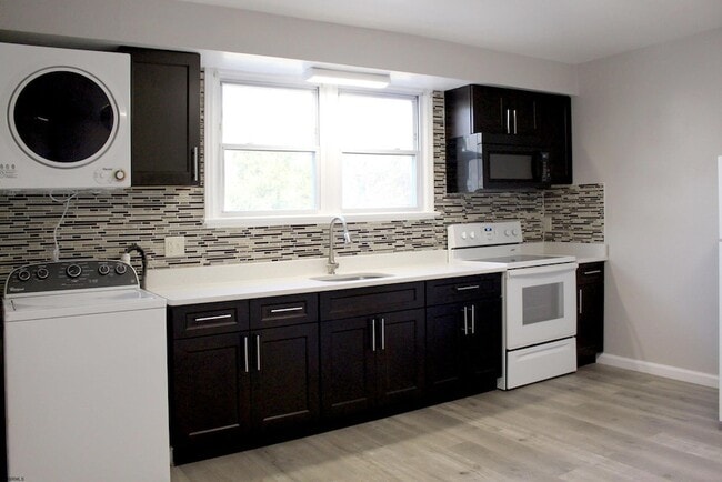 Building Photo - 104 Minnetonka Ave