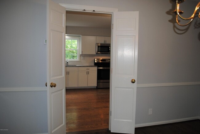 Building Photo - 9836 Longwood Cir