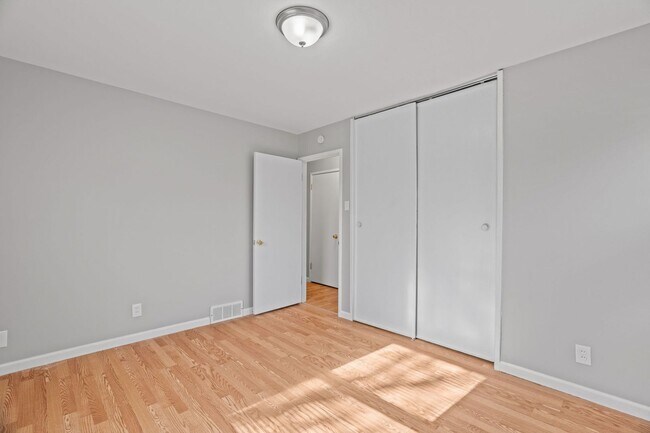 Building Photo - 3-Bedroom, 1-Bath Single-Family Home, BIG backyard!