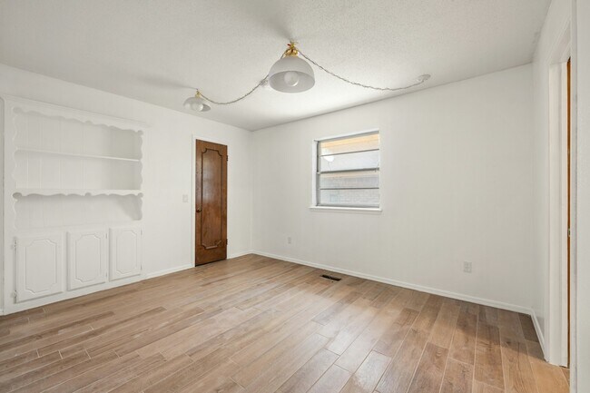 Building Photo - 6321 NW 84th St