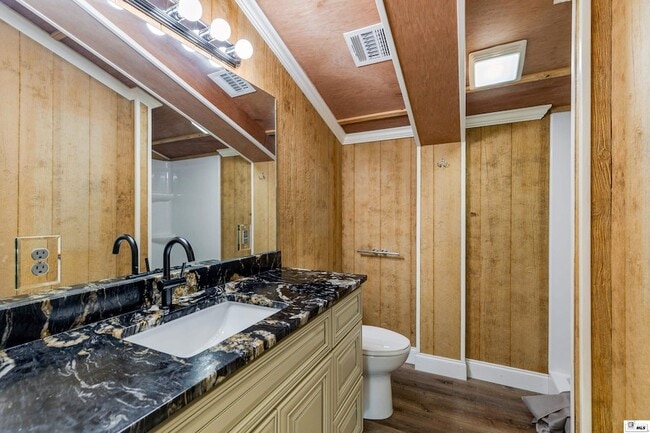 Building Photo - 2116 Bayou Darbonne Dr