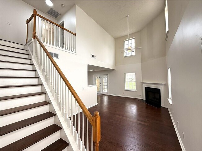 Building Photo - 2150 Lexington Ln