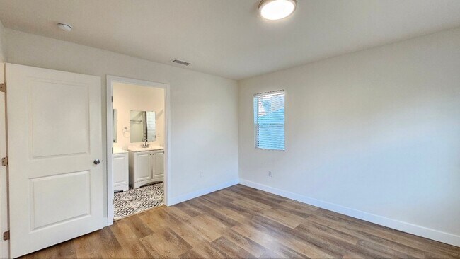 Building Photo - 326 E 73rd St