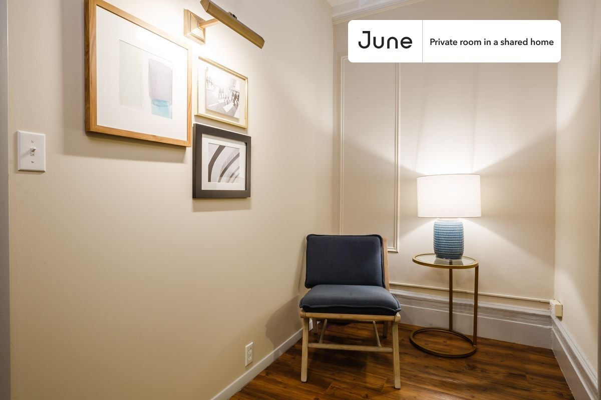 Building Photo - Room in Shared 5 bed/1 bath home in Hell's Kitchen