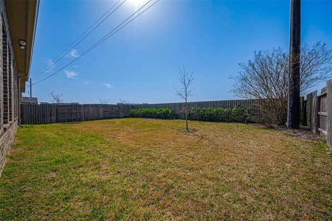 Building Photo - 2011 Village Orchard Ln